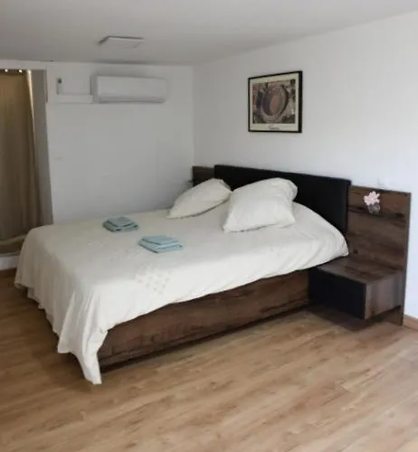 Maison D'Hotes - Chambre-Kitchenette-Salle De Bain-Espace Exterieur