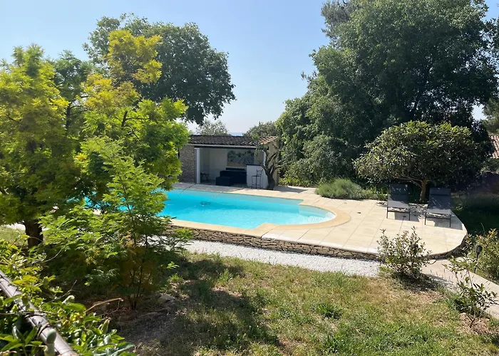 Le Mazet En Ete En Garrigue Nimoise Et Parking